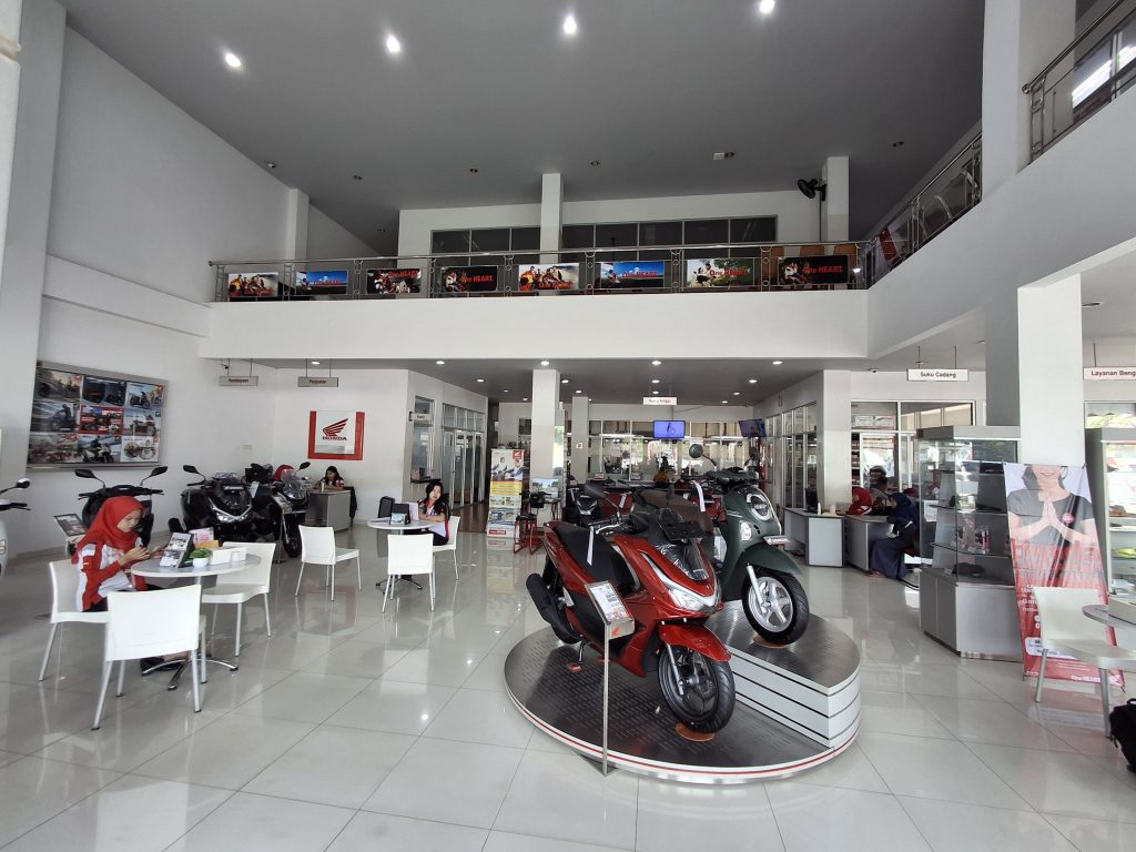 Area Showroom Bintang Motor Bekasi
