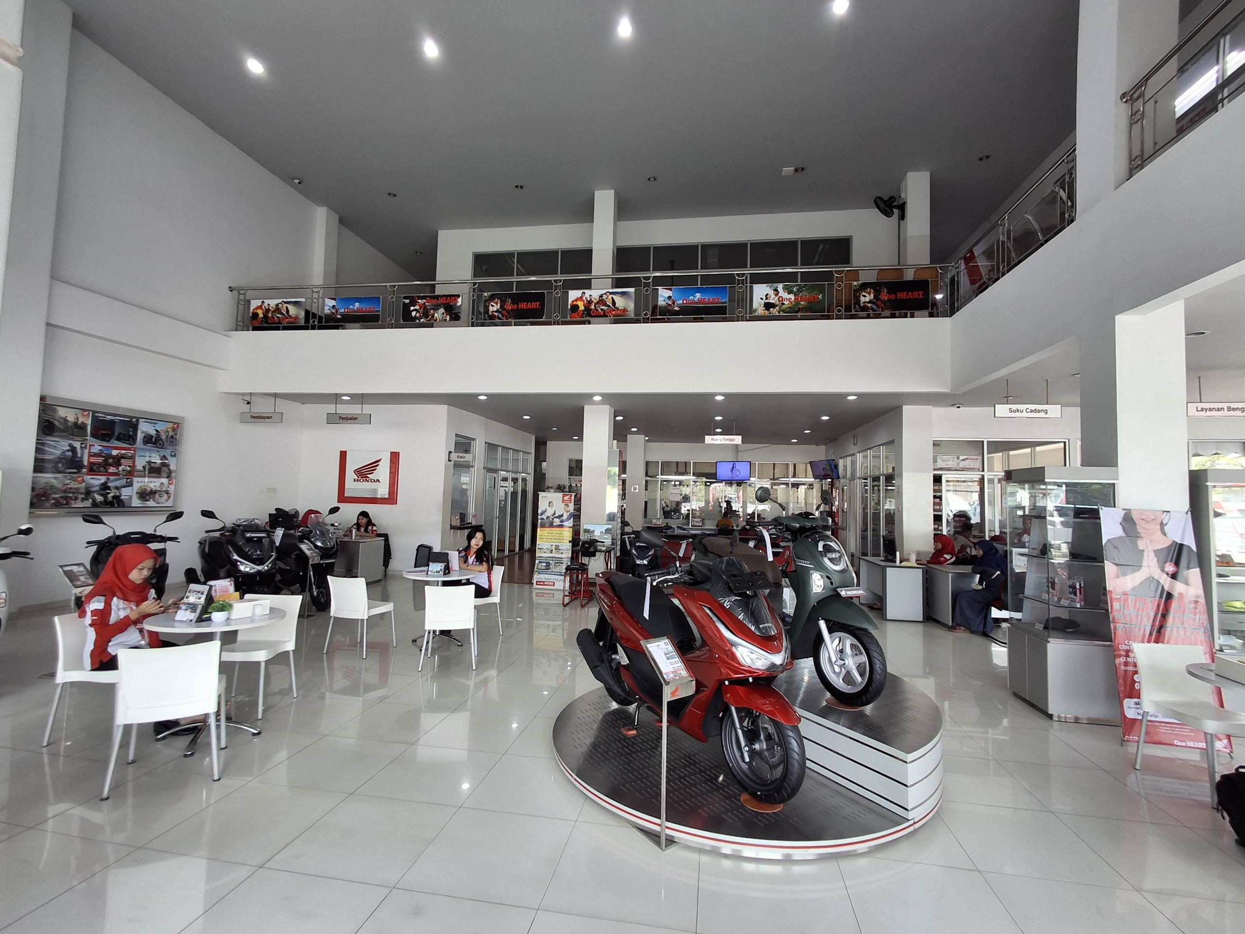 Area Showroom Bintang Motor Bekasi