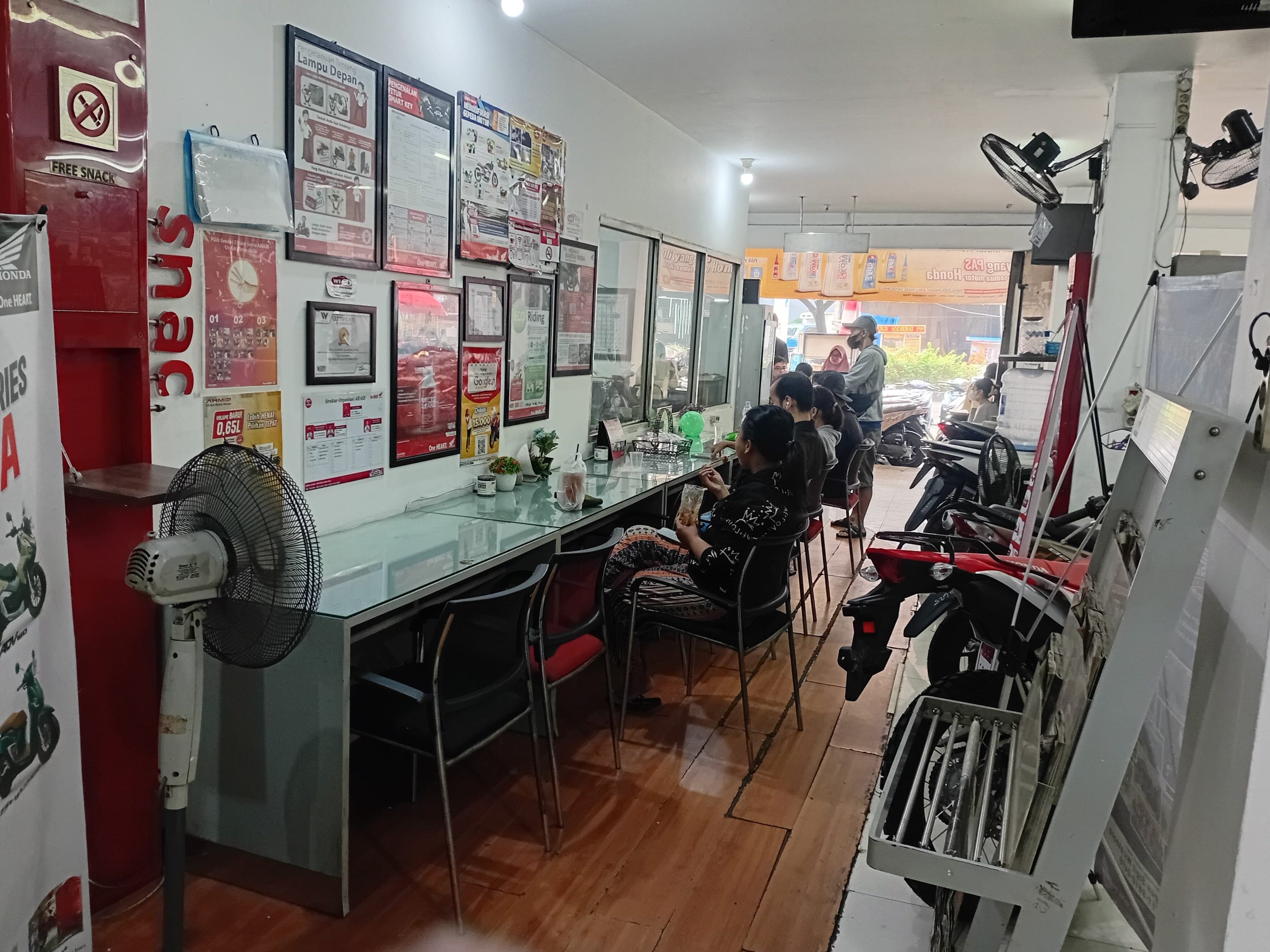 Lobby Dealer Bintang Motor Tangerang